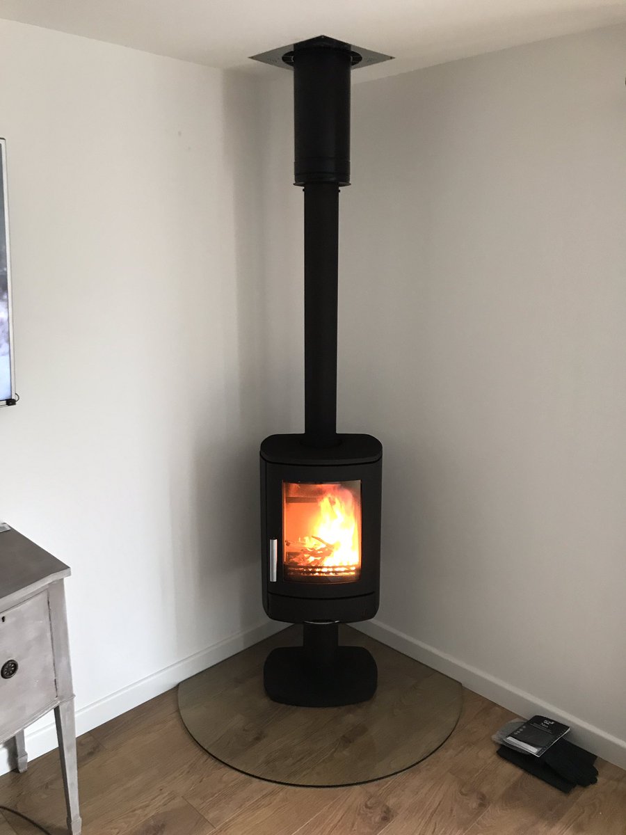 select_stoves's tweet image. Today's @ACRHeat Neo 1P stove &amp;amp; @MidthermFlue system. We absolutely loved this installation as did our customer. #selectstoves #barnsley