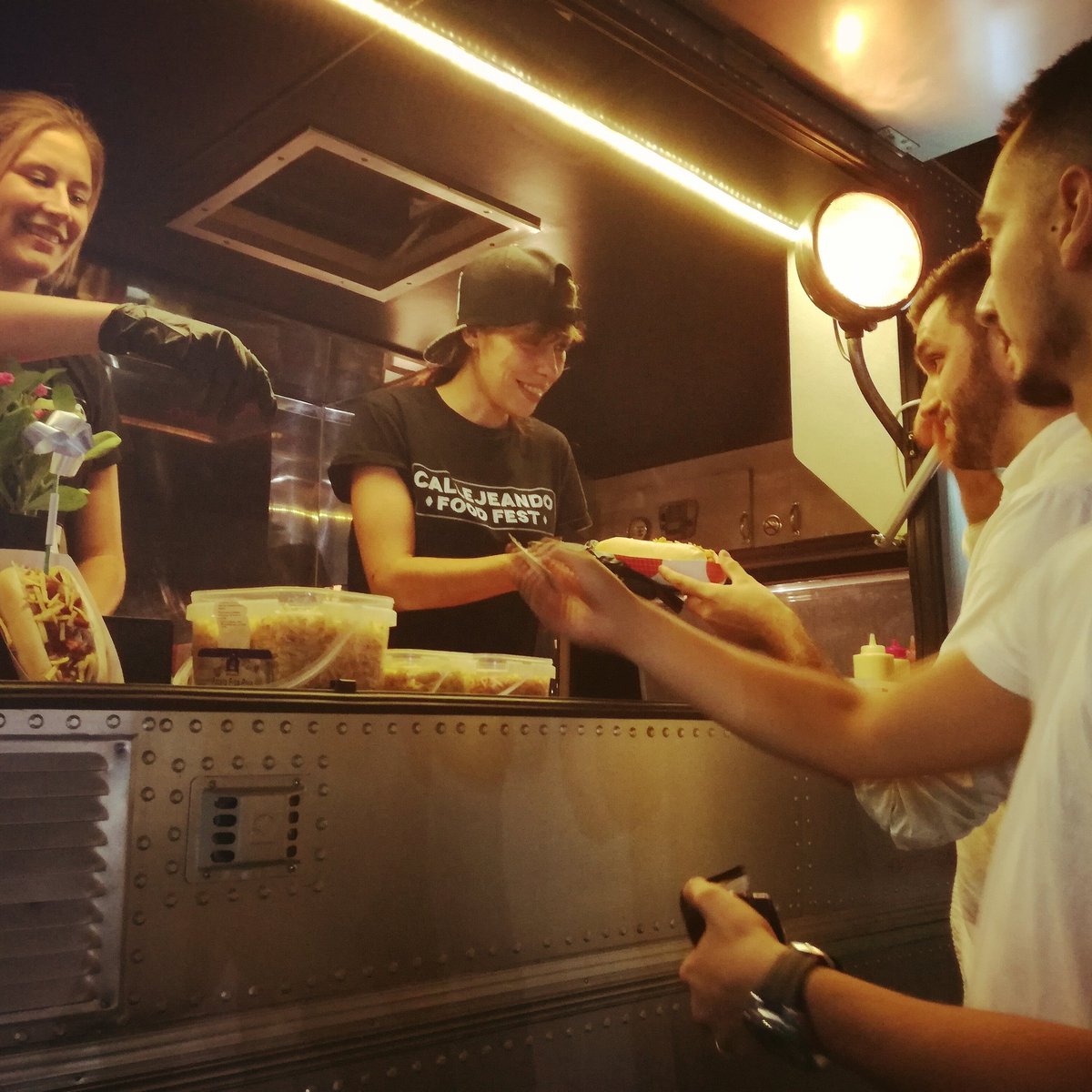 Callejeando FoodFest tweet media