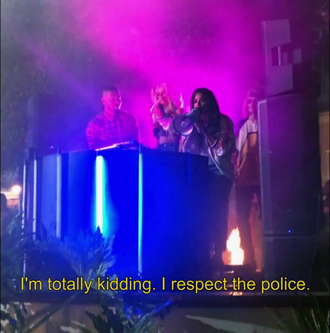 HolyFvckOzy's tweet photo. "Polisler buraya bizi susturmak için gelmiş ama kimin umrunda?"

"Tamamen şaka yapıyorum. Polislere saygılıyım."

#WatchSorryNotSorry https://t.co/XdX4RZYSXd