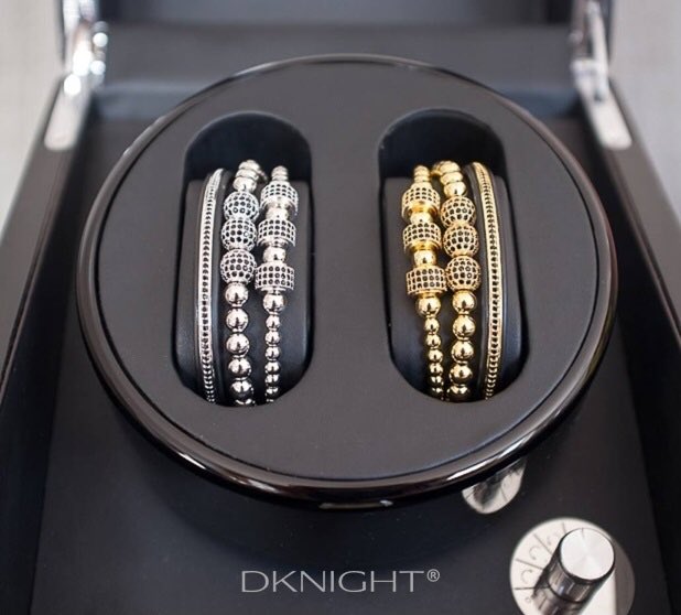 dknightofficial's tweet photo. Decision: Left or Right? https://t.co/aysJYBh3ry