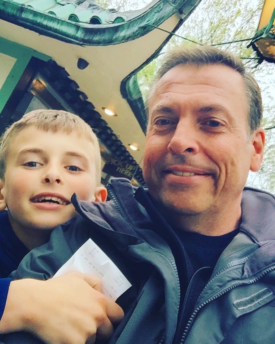 JulesMoore428's tweet photo. Happy National Hot Dog Day at our favorite place, Walter"s. #hotdog #waltershotdogs #historicsite #mamaroneck #hotdog #holiday #merica https://t.co/JpuY0ICUHA