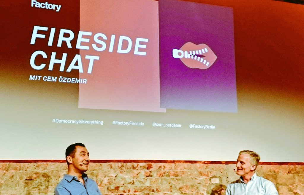 valerieroedder's tweet photo. der ehemalige Bierbotschafter & Grünen Vorsitzender @cem_oezdemir in der @FactoryBerlin #factoryFireside #Democracyiseverything #Startups https://t.co/auQ7PLwUv7