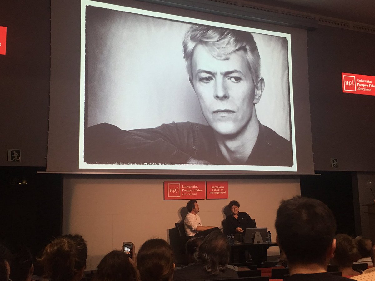 maiteruiza1's tweet photo. Espectaculars les fotos de Denis O'Regan de David Bowie #Bowietalks Desxifrant Bowie amb @bsm_upf https://t.co/amRC86eWoK
