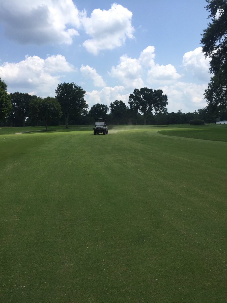 DjLaw308's tweet photo. Another quick drag and blow and its hard to believe we aerated fairways on Monday. #pigpen #dustbowl2017 #zoysia https://t.co/h8AMDFaMR3