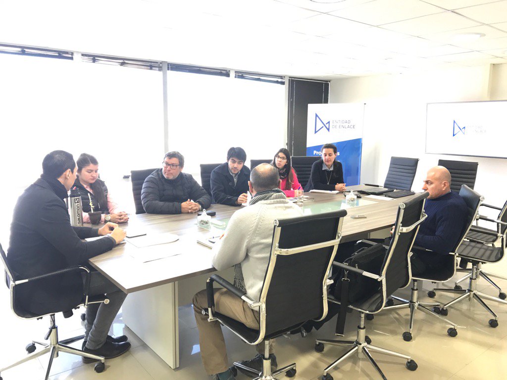 robertolugo71's tweet photo. Recibimos en Entidad Enlace, del min. Hacienda al representante del INTI, ing Abel Villamil / @horaciorey https://t.co/OWKpVSUqiw