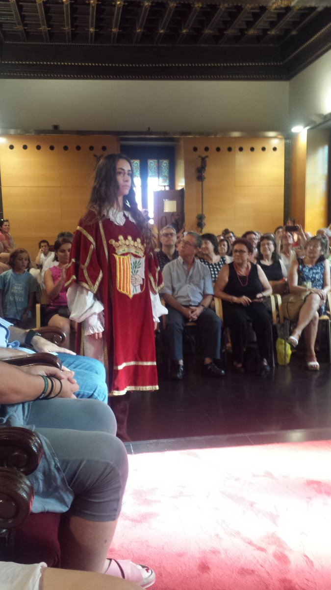 annasalicru's tweet photo. Amb #LEstrena comencem la nostra festa major. Glòria a #LesSantes !!!! @lessantesmataro #Mataró https://t.co/lytKUPCAX7