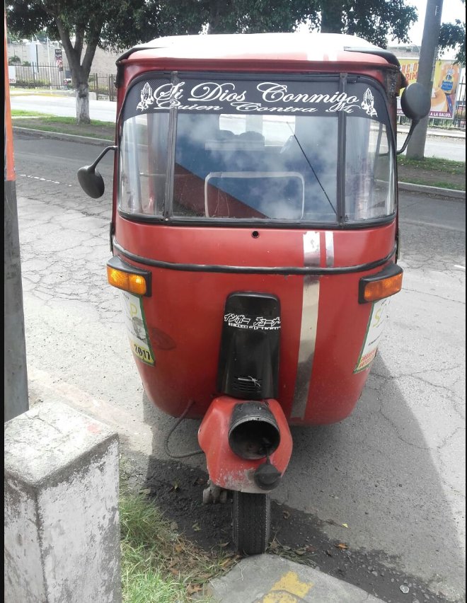 PublinewsGT's tweet photo. [AHORA] Presuntos extorsionistas de la mara 18 son capturados en la zona 4 de Villa Nueva. Vía: @AAlay_DP https://t.co/JVtH9vQDyl