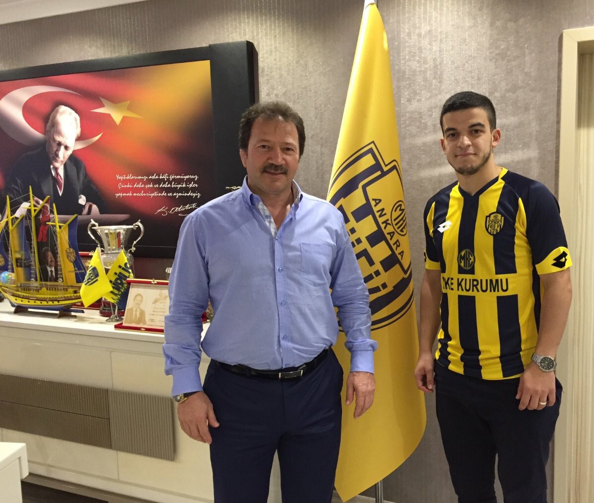 FCWilTR's tweet photo. Erhan Yılmaz, Ankaragücü'nde. Başarılar! https://t.co/Jx3SPrtLSn