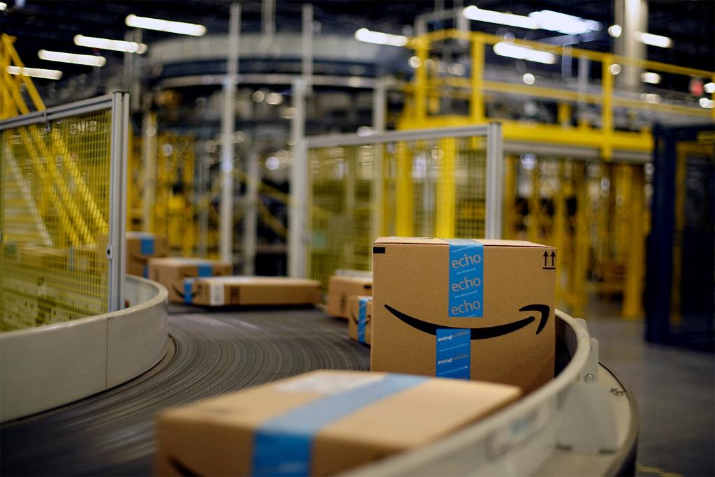 amazonnews's tweet photo. DID YOU KNOW? The number of small businesses &amp; entrepreneurs making more than $100,000 in sales on Amazon increased by 30% in 2016 https://t.co/MCgnstRwhD