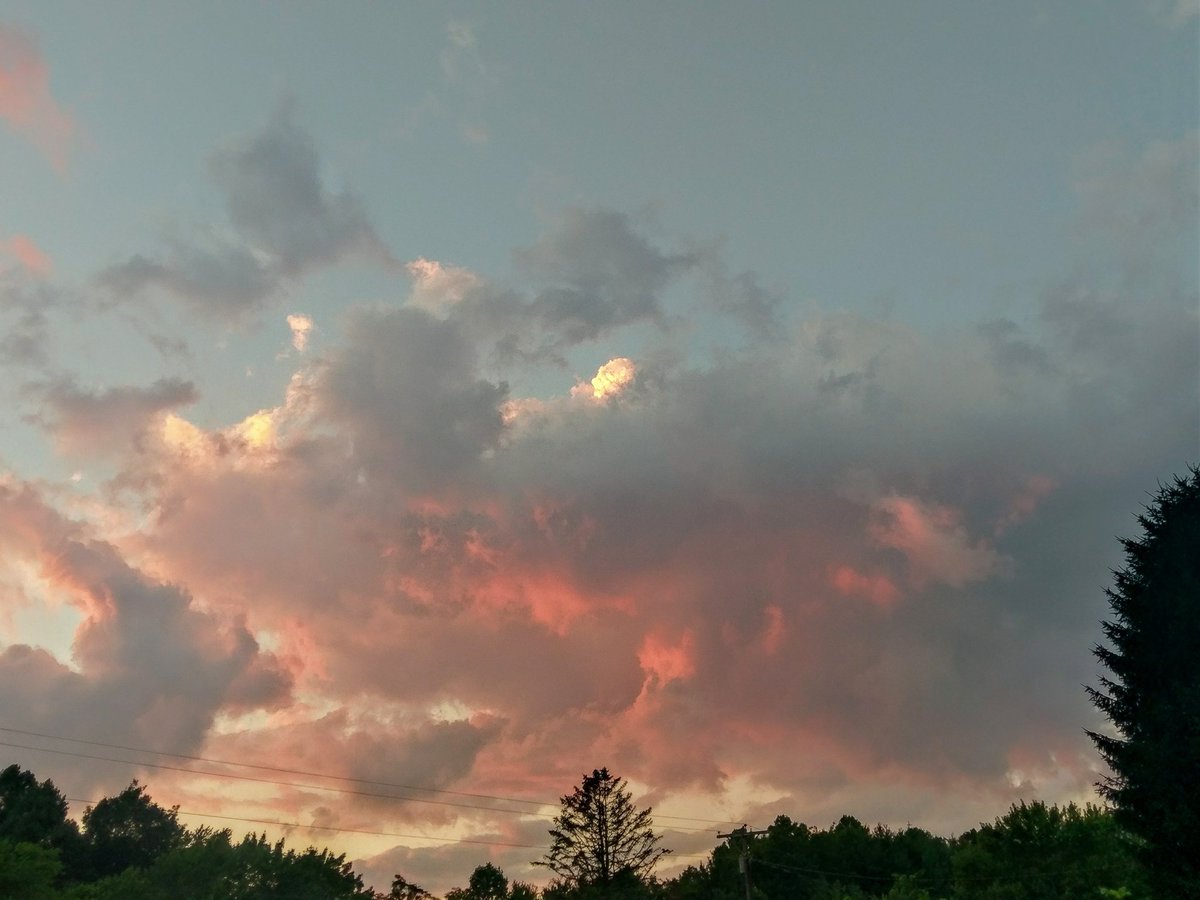 backtoblondie's tweet photo. A beautiful #sky last night in #wiseva
#swva #wisecounty #appalachia #vasbaby #clouds #nature #photography #outdoorswva #Virginia https://t.co/oLJpo6raav