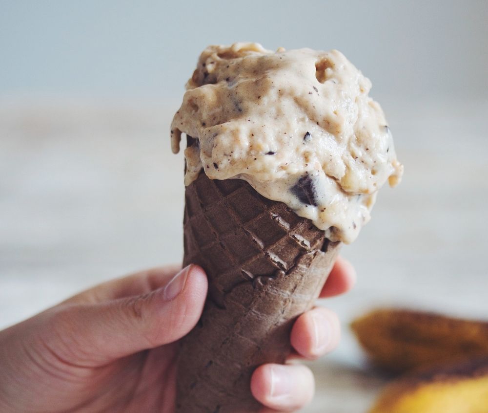 It's National #IceCreamDay! We love how easy <a href="/hotforfood/">MIKU² @miku_kero</a> Vegan Peanut Butter Chocolate Chip Banana Ice Cream is! buff.ly/2tqB0GF