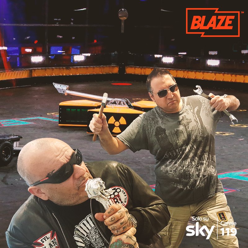 mkp17's tweet image. Tra poco (alle 22.40) su Blaze (119 di Sky) le #BotteDaRobot con BATTLEBOTS! Ferro, fuoco, fiamme e ignoranza! Gettate il telecomando!