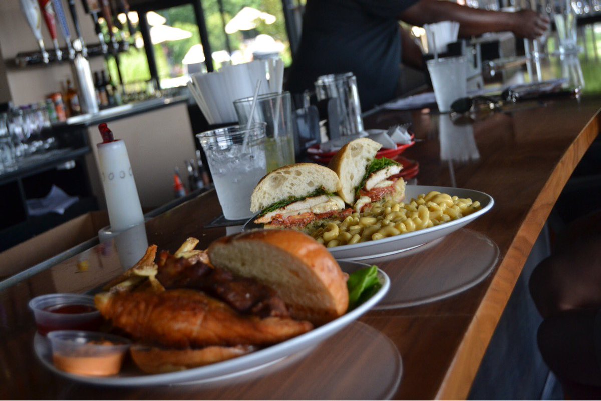 CannersRow's tweet photo. Try not to eat your phone https://t.co/l2VbQKicfq