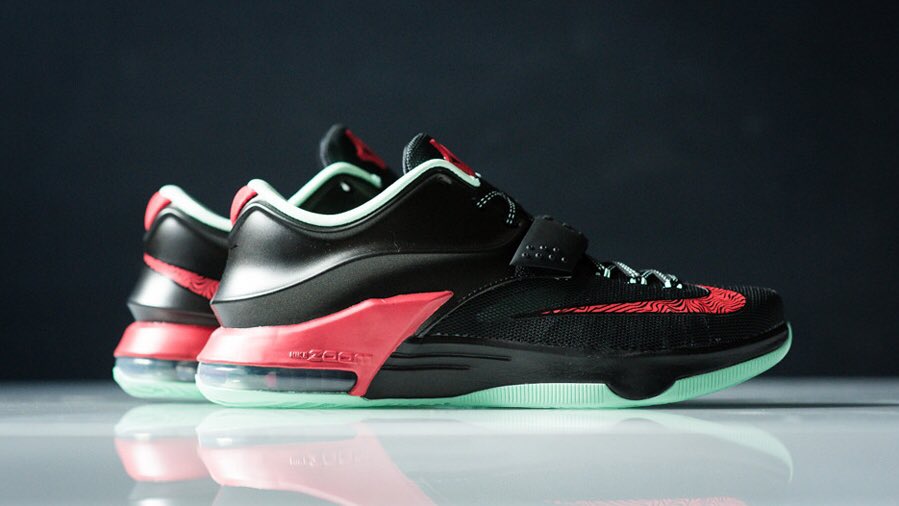 SoleHub's tweet photo. BELOW RETAIL: get the #Nike KD 7 "Bad Apple" for $85 https://t.co/ap07qwZzSL https://t.co/shxluucNYP