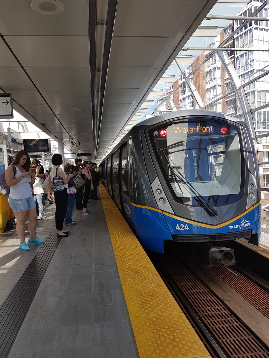 TranslinkProbs's tweet photo. @TransLink Had to get off my skytrain thanks guys https://t.co/vuJjqIl547