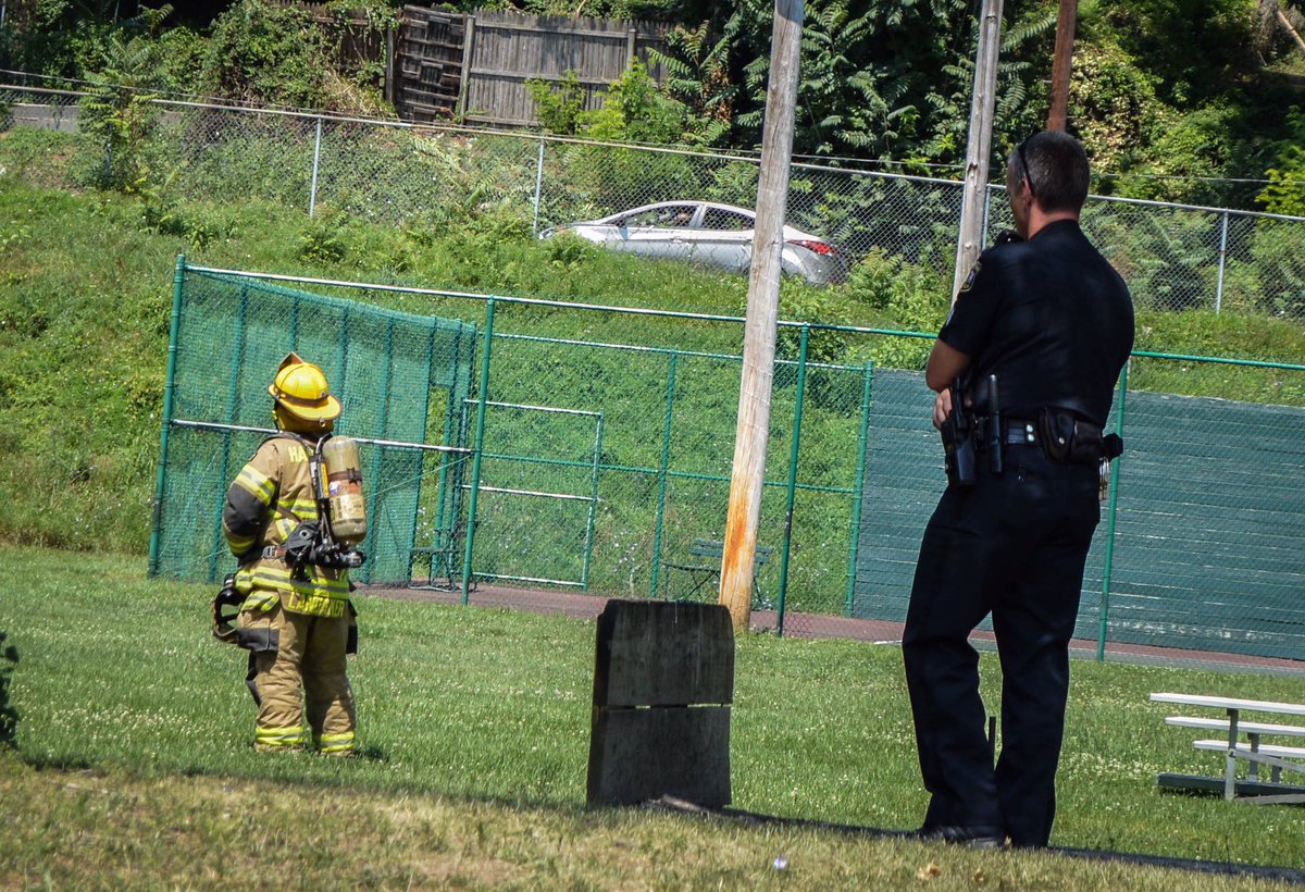 _ShockAdvised's tweet photo. Child flown to DC hospital after sustaining a traumatic injury. @HFDNews @HagerstownPD...Photos by @cj_z33 https://t.co/jSCwVbrOhK