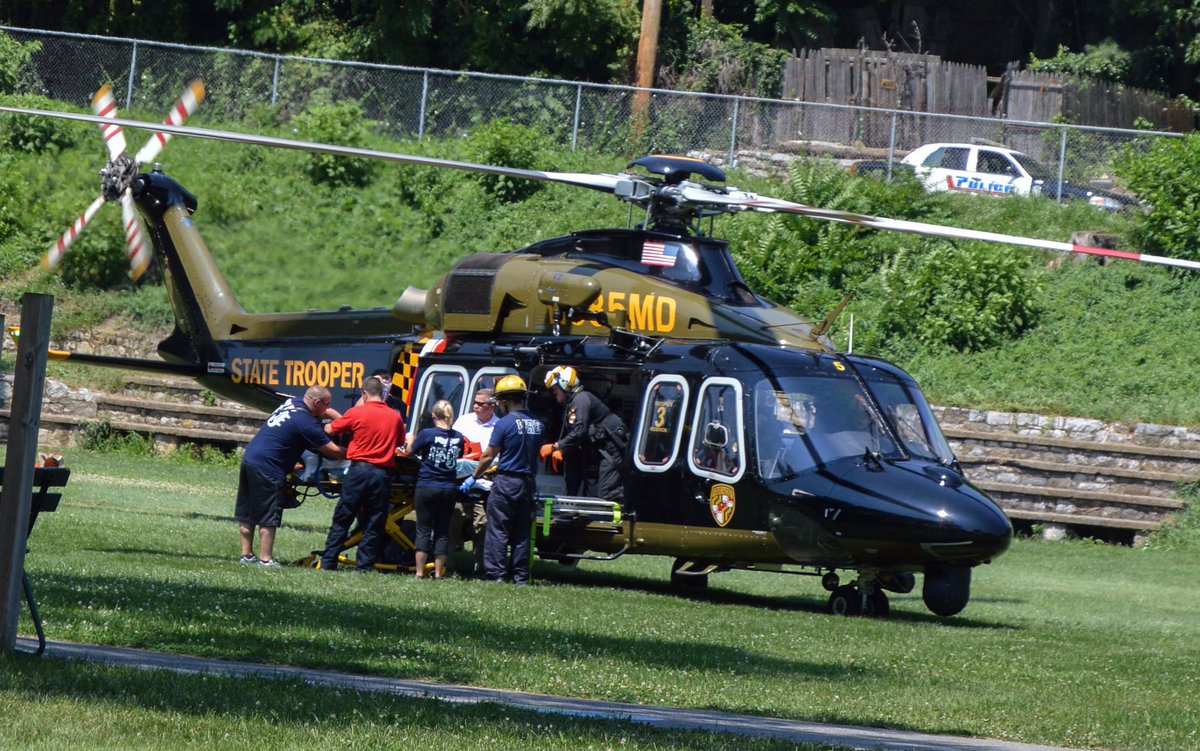 _ShockAdvised's tweet photo. Child flown to DC hospital after sustaining a traumatic injury. @HFDNews @HagerstownPD...Photos by @cj_z33 https://t.co/jSCwVbrOhK