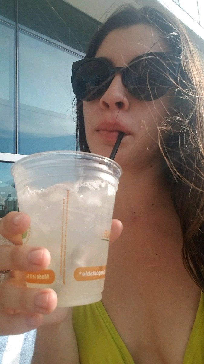 pepperpots420's tweet photo. Send me some 💸💸💸💸 so I can get a massage and my nails done baby. On vacation but returning to you lovlies tomorrow https://t.co/uidPopys8U