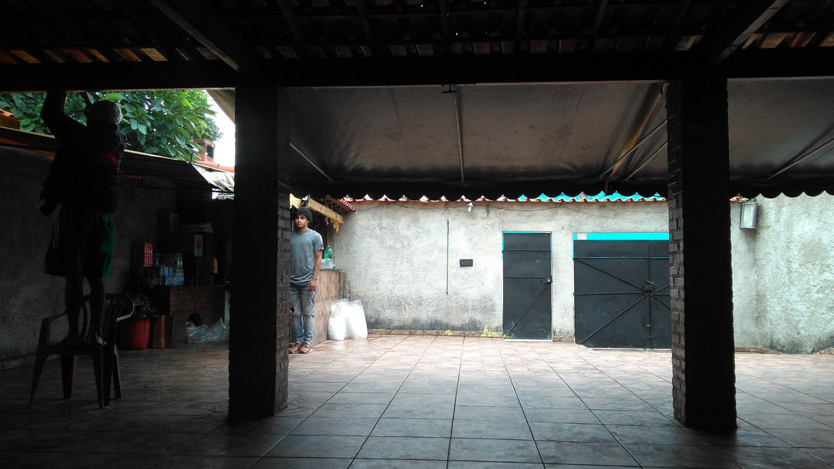 Basedoscria's tweet photo. Não tem tempo ruim. Lona para o conforto de todos. https://t.co/rROgmP39ga