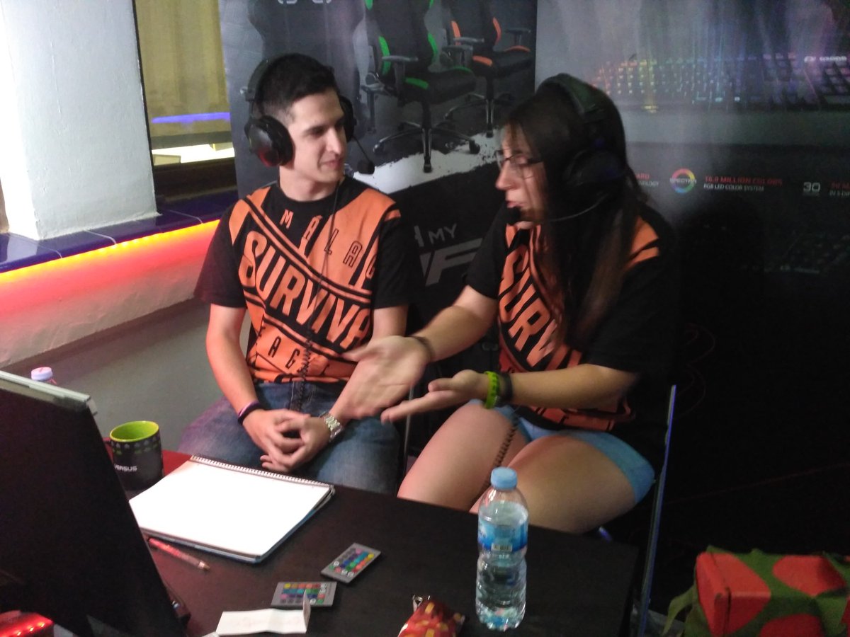 Survivalgaming's tweet photo. Hoy ha ocurrido algo grande:@MoniTortu se estrena como caster en el #SurvivalAllStars 

@ObservatorioVR #OVR17 https://t.co/SljF0RwgcG