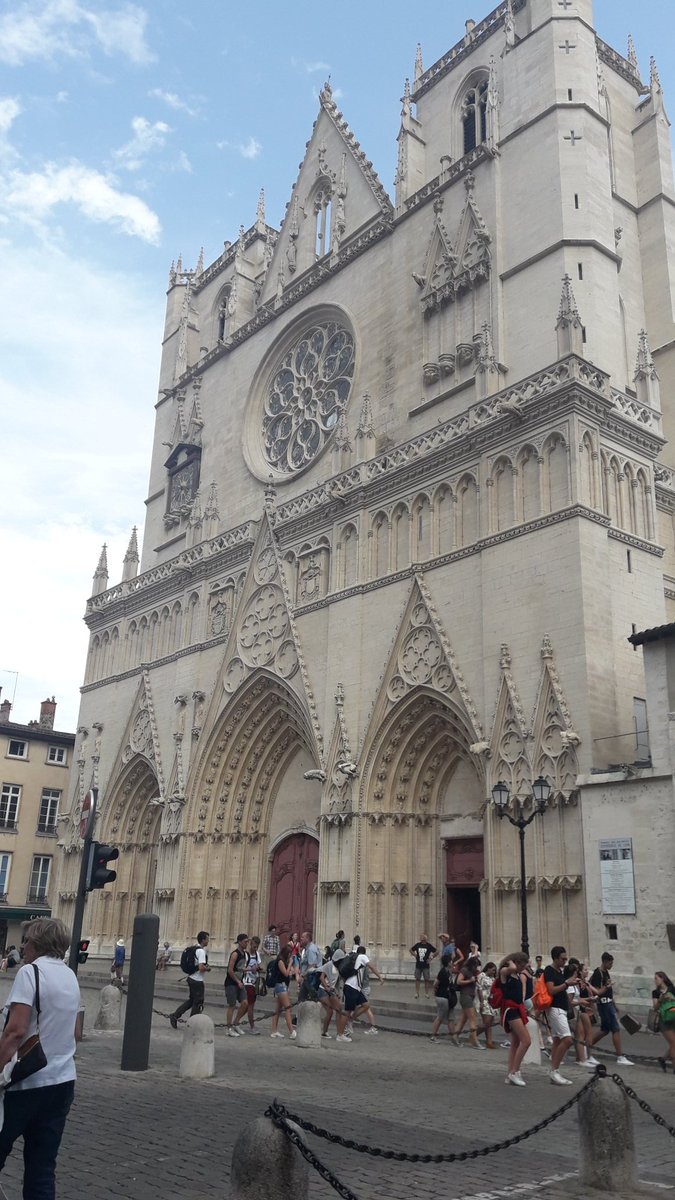 moi_seulement__'s tweet photo. #Lyon #CathedralDeFourviere https://t.co/DlXEeHtEBQ