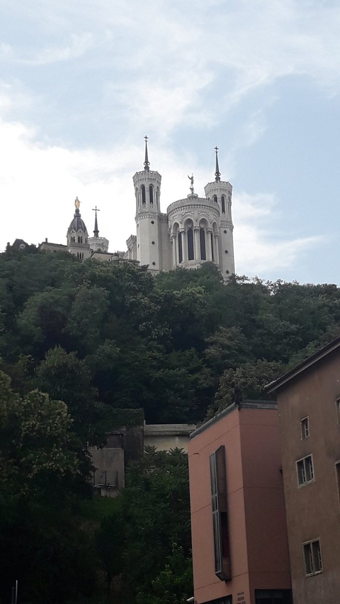 moi_seulement__'s tweet photo. #Lyon #CathedralDeFourviere https://t.co/DlXEeHtEBQ