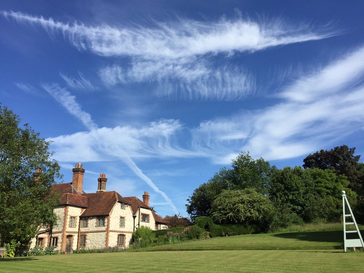 hantsconnect's tweet photo. Nice review of our Writers Way in @dailyexpressuk – lovely 13-mile walk incl @JaneAustenHouse @GilbertWhites &amp; Alton
https://t.co/LI1H1jYDnj https://t.co/dkNp8QJnTI