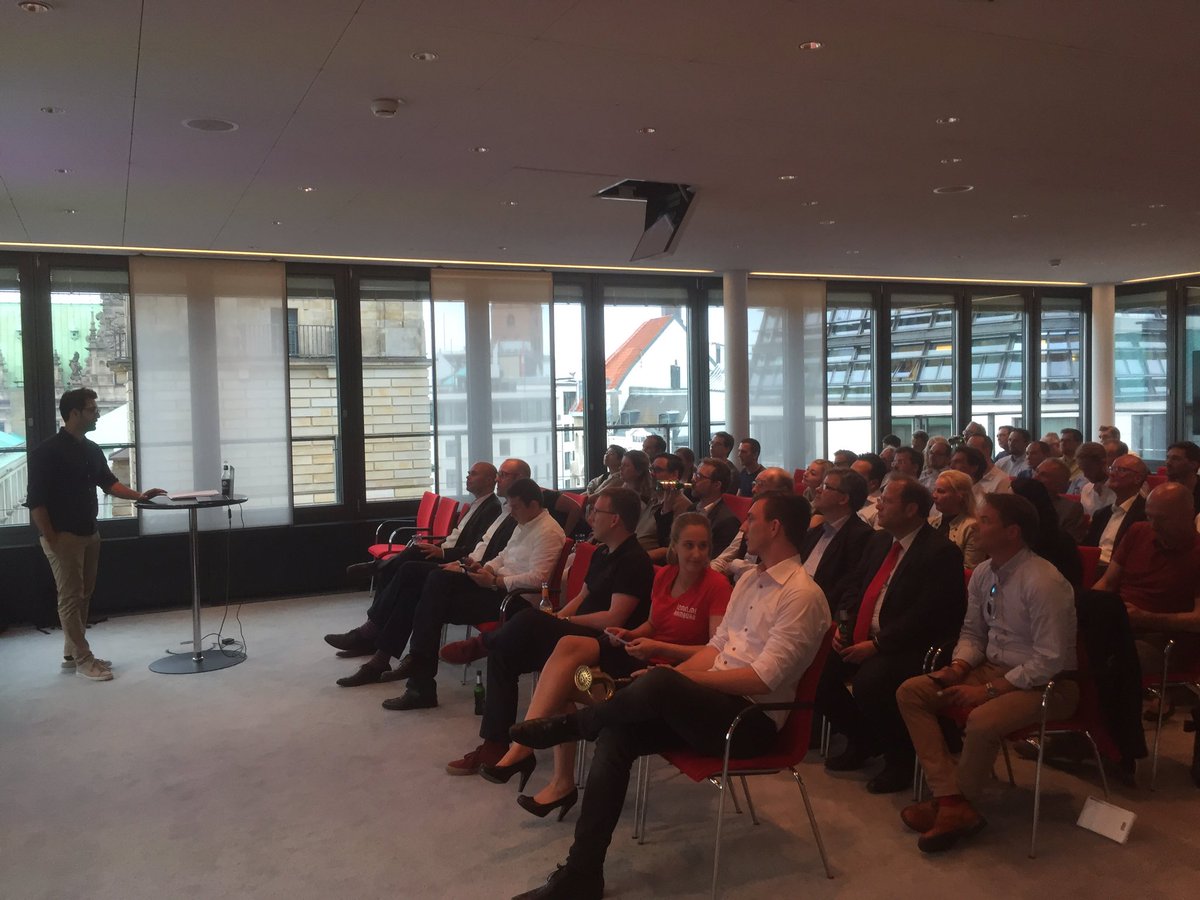 geldundso's tweet photo. Cemil von #Flexpayment vor vollem Haus bei der #Haspa #12minme #12minhh @SchabernackHH https://t.co/wLBbl5JTka