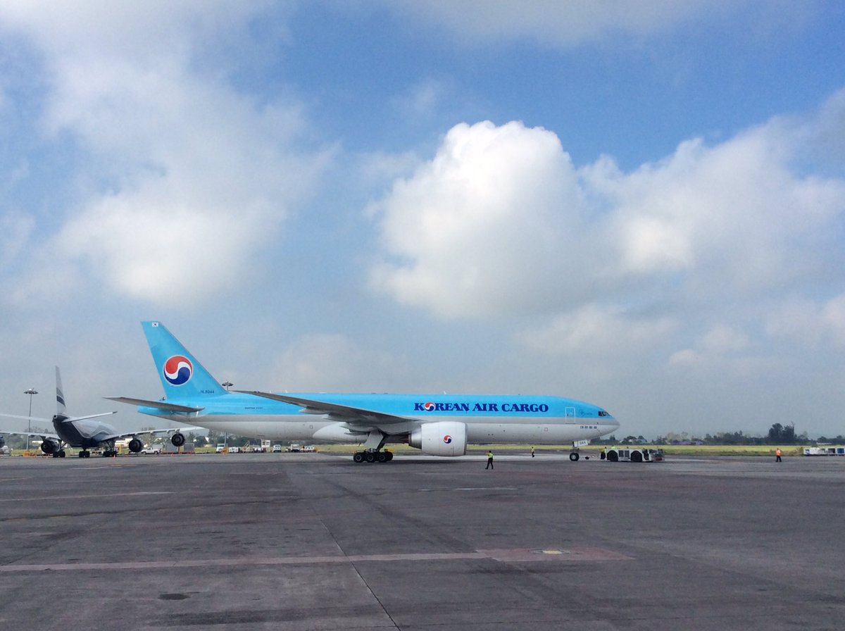 jcmunoz_jc's tweet photo. Felicidades @PepeMedinaB y @KoreanAirCargo por facilitar #comerciocomplementario 🇨🇦 y 🇲🇽 @ConsulGDL @AristotelesSD @consejoagrojal @sederJal https://t.co/hEk9PiqI3F
