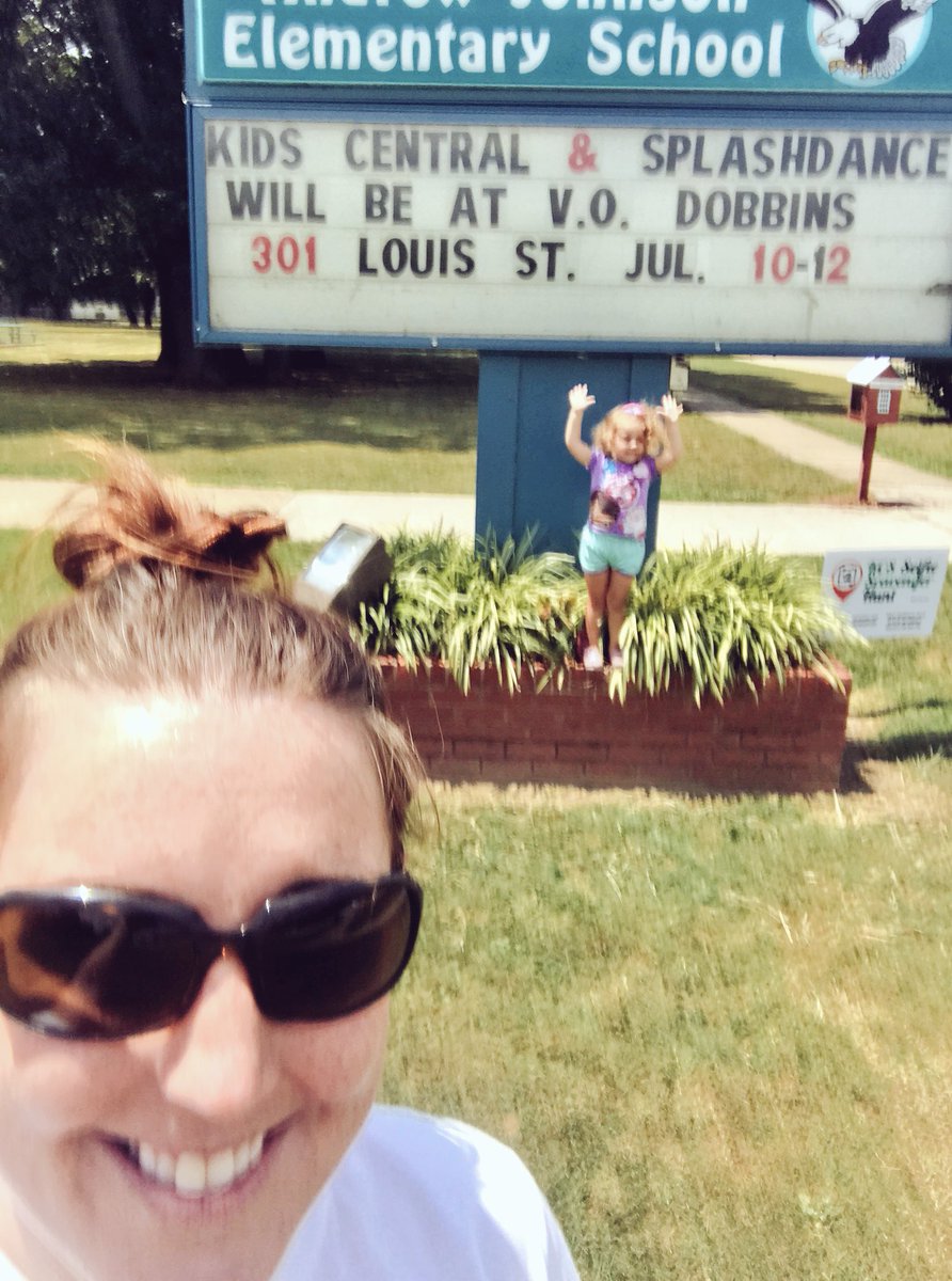 LynnaBingham's tweet photo. KCS Selfie Scavenger Hunt with @KateBingham1018 #KCSelfie https://t.co/FhXk9zKPk0
