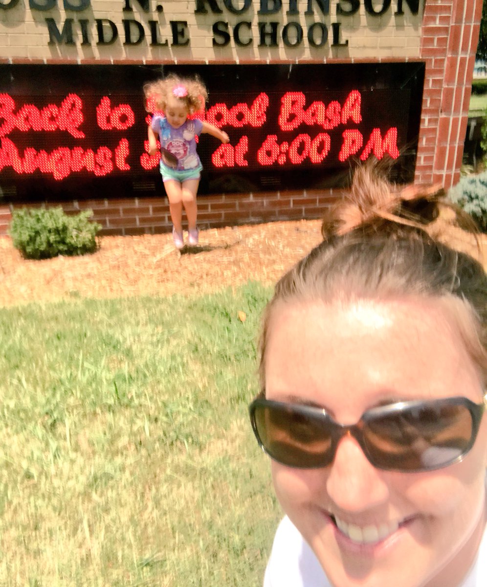 LynnaBingham's tweet photo. KCS Selfie Scavenger Hunt with @KateBingham1018 #KCSelfie https://t.co/FhXk9zKPk0