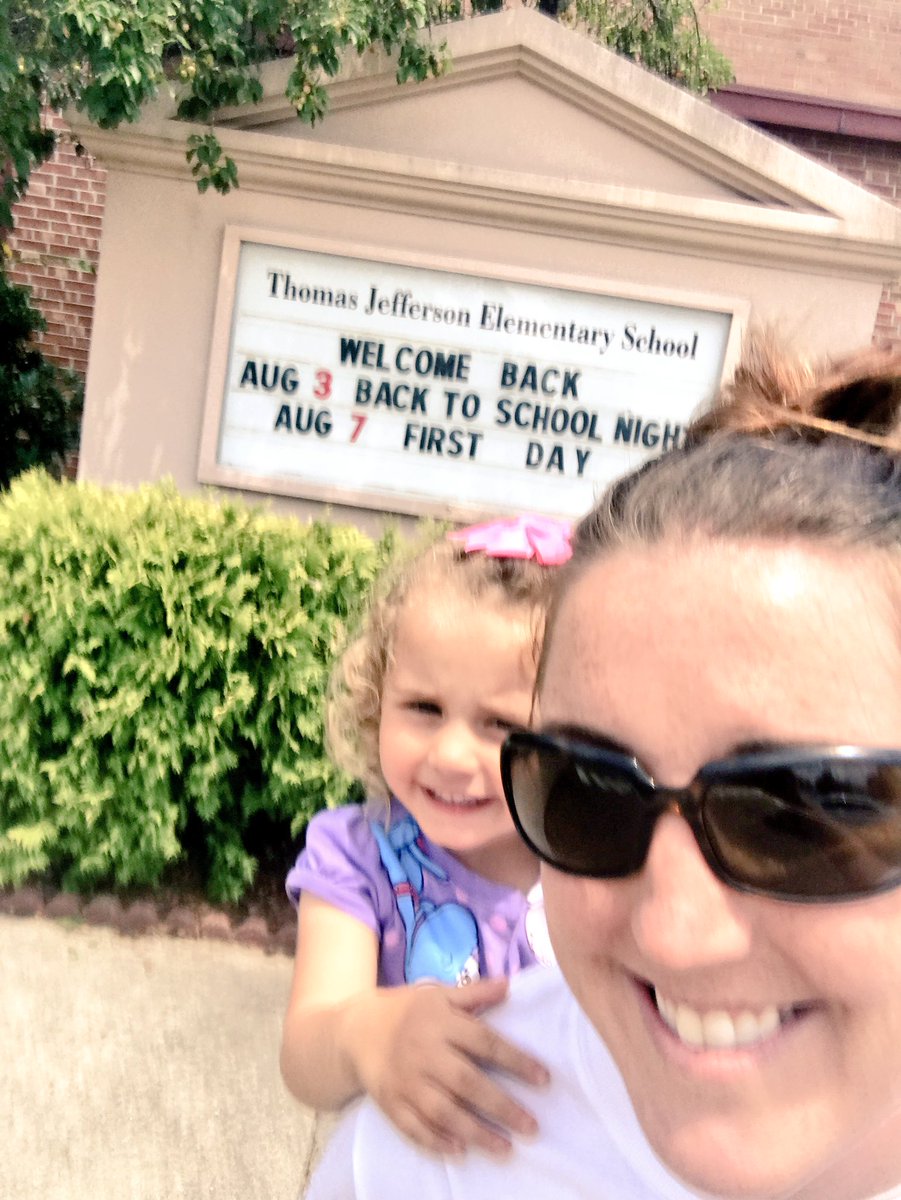 LynnaBingham's tweet photo. KCS Selfie Scavenger Hunt with @KateBingham1018 #KCSelfie https://t.co/FhXk9zKPk0