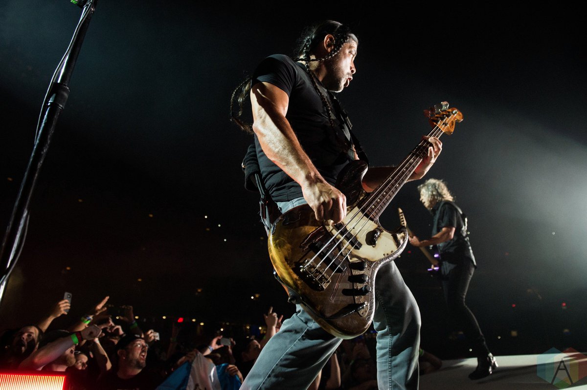 Aesthetic_Mag's tweet photo. Photos + Review: Metallica, Avenged Sevenfold at Rogers Centre. #Toronto #HeavyMetal #MetInToronto https://t.co/Qgx6XAgDWQ https://t.co/vCIJKzxtpO