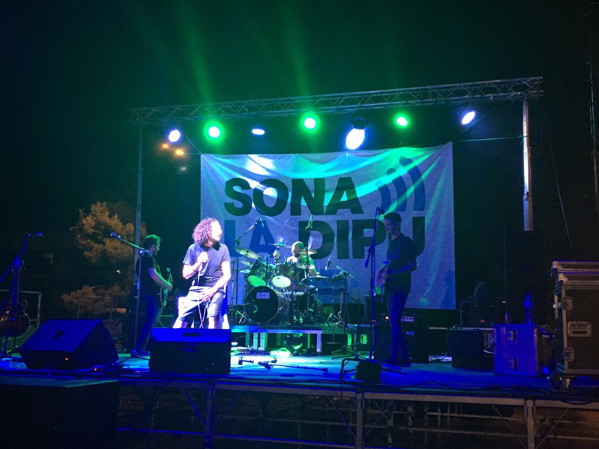 Sona_la_Dipu's tweet photo. Recordem el concert d' @OctavaPolar el passat 15 de juliol a Massamagrell, va ser espectacular! ✨Demà, estaran en directe a Albaida! 🎉 https://t.co/95F1X6EIyW
