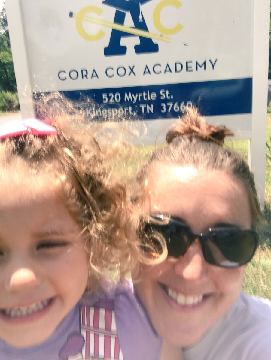 LynnaBingham's tweet photo. KCS Selfie Scavenger Hunt with @KateBingham1018 #KCSelfie https://t.co/XDx8Gr8Epj