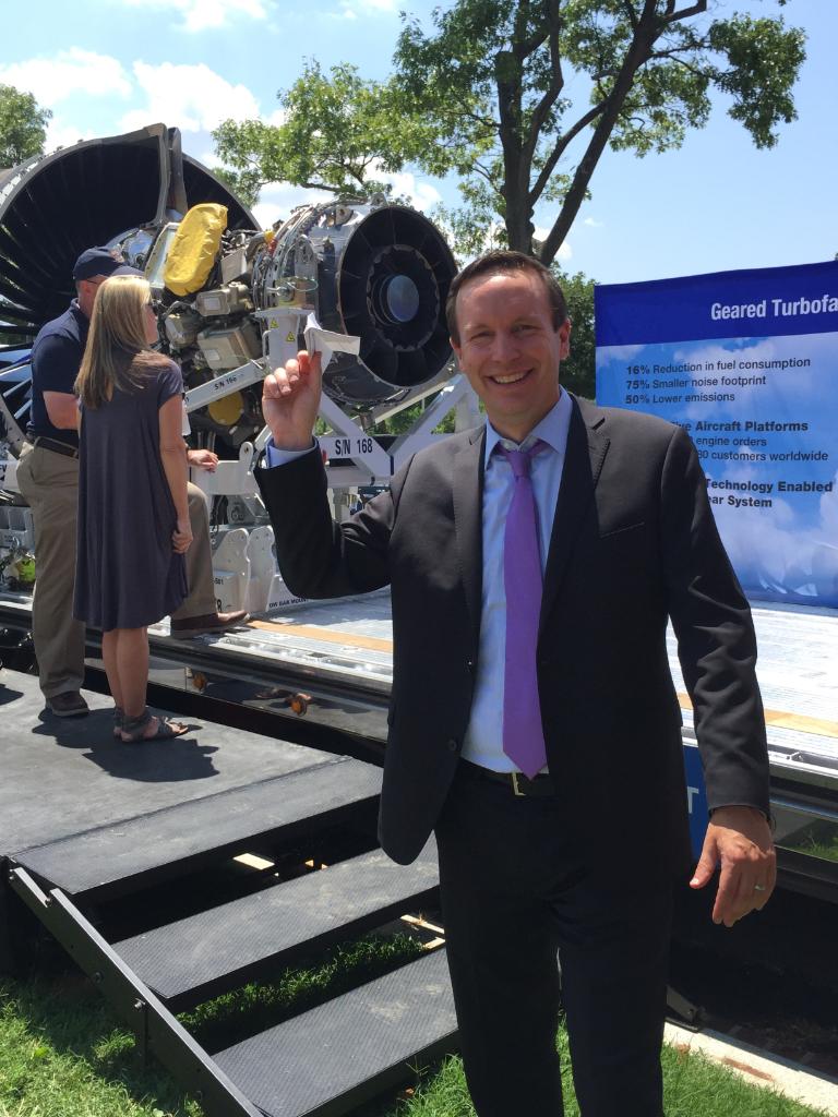 RTX_Policy's tweet photo. #MilesTheAirplane is flying in big circles! Meeting his home state Senator @ChrisMurphyCT at #TheGreenEngine and talking #UTCinAmerica https://t.co/Zgwn0XQqs5