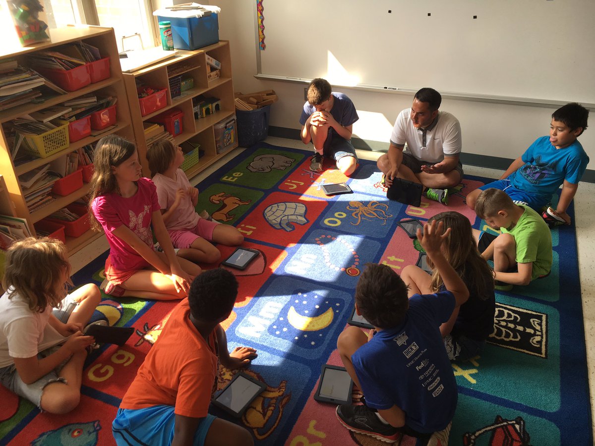 MrMurrayTJ's tweet photo. Mr. Susi conducting a lesson on the iPads with ESY students today on RESPECT, RESPONSIBILITY, & RESILIENCE. #3RProgram https://t.co/JgLvL6QTs3