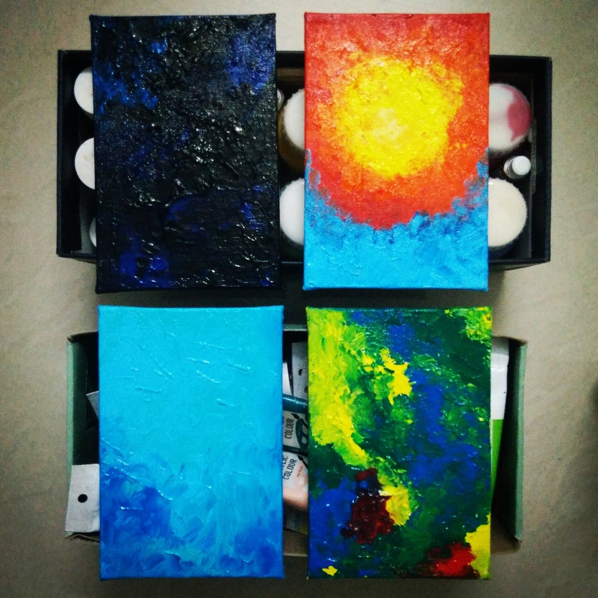 nupur2311's tweet photo. Small canvas paintings #acrylicpainting #arttherapy #colors #painting #unwind #fortheloveofcolor https://t.co/G8xF2IejwY