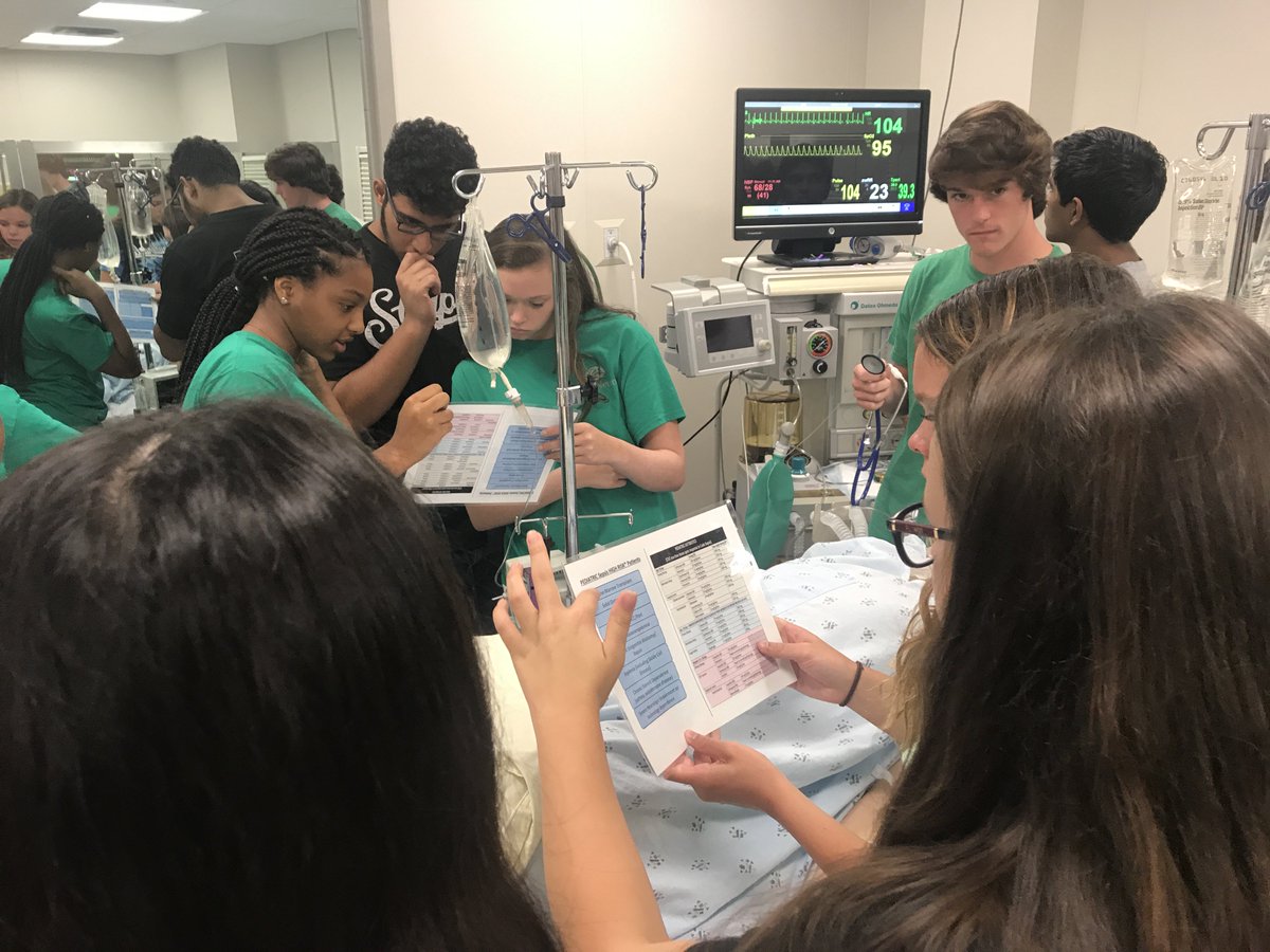 UNCsim's tweet image. #CampNeuro team made a #CodeSepsis diagnosis in their #UNCsim! These are high school students exploring medicine or psychology careers #STEM