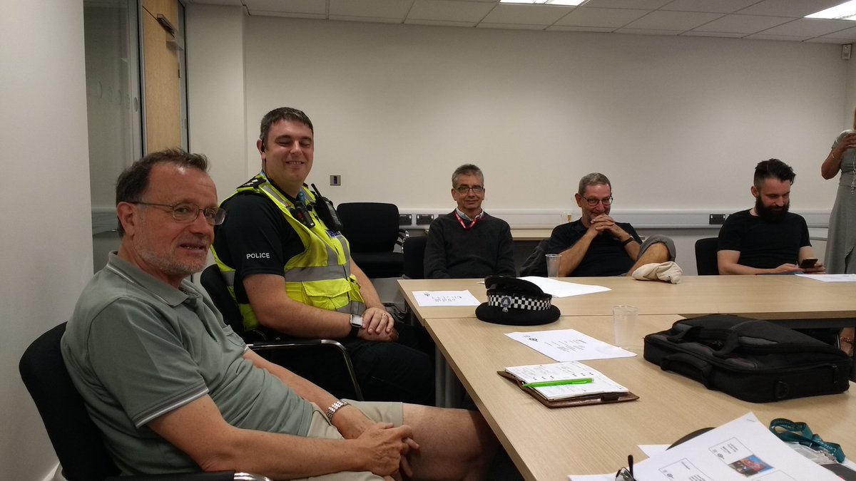 SustransEMids's tweet photo. @leicspolice inspector talking bwt #OperationSafePass campaign @RideLeicester @Leicester_News meeting safe distance overtake bikes Nice one https://t.co/OhfxR8zwBd