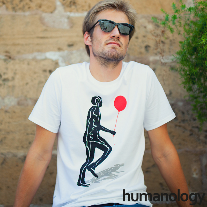 humanology_'s tweet photo. No hace falta moverse para viajar hacia el #corazón de nuestros #sueños. ¡Tan solo deja volar a todas tus #ideas! #Camiseta #FlyingMan https://t.co/k42E2cO46u