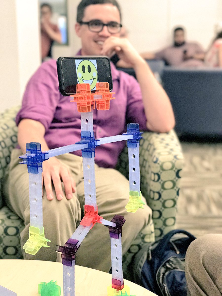 Rangerdavie's tweet photo. Design happening at #STEAMLab17 makes me happy 😊 https://t.co/xFYlvnu2o6
