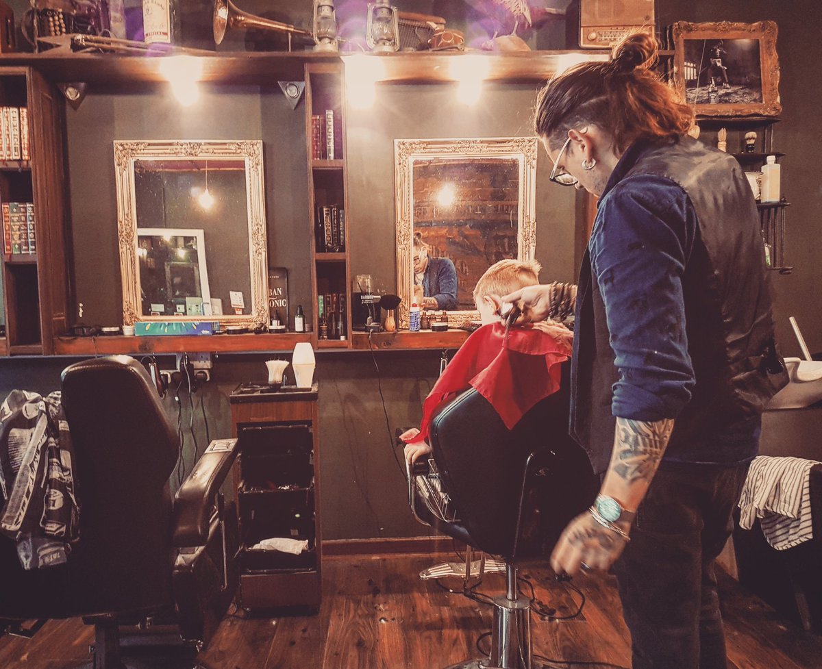 DaddydaycareYT's tweet photo. Wee man getting the freshest hair cut today #barbershop #haircut #style #YouTuber https://t.co/W3SgkSy3PH