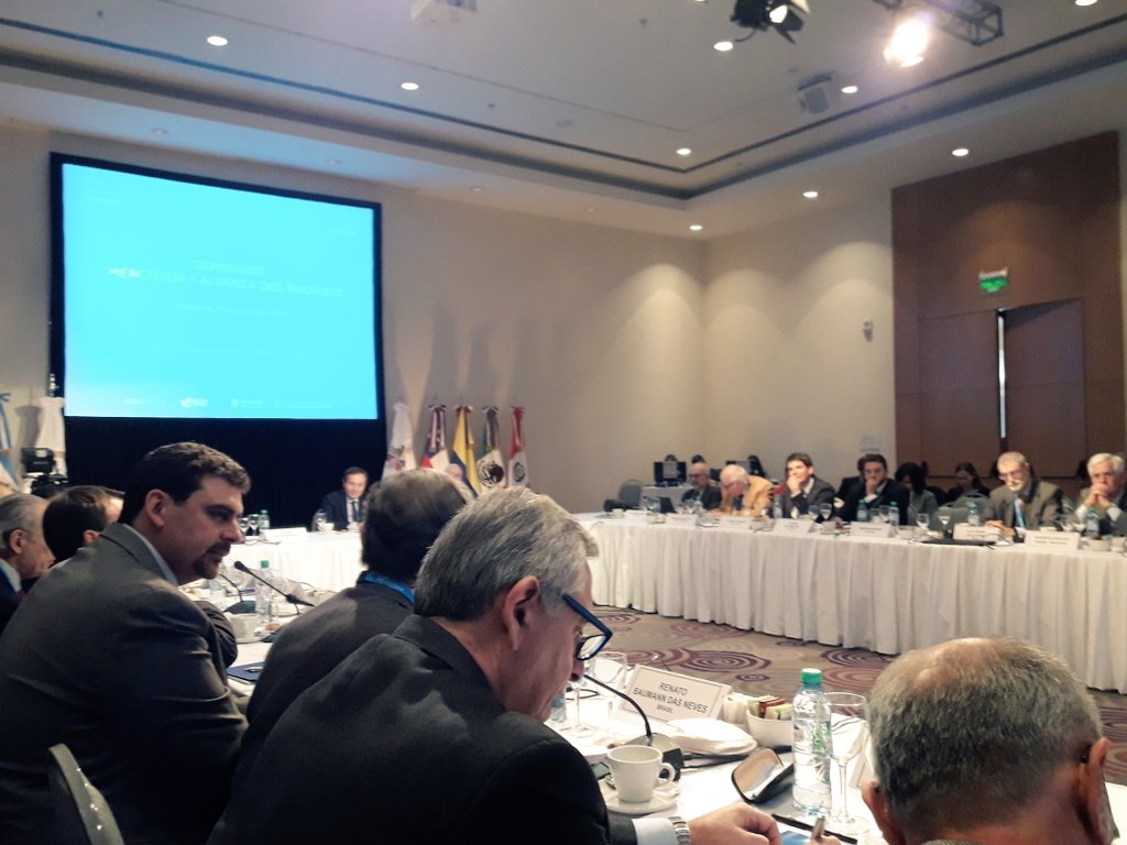 MartinKerchner's tweet photo. Acompañé a Lisandro Nieri, ministro de @Haciendamdz, en la exposición sobre la política de encadenamientos productivos que impulsamos https://t.co/OwVkr0pNrk