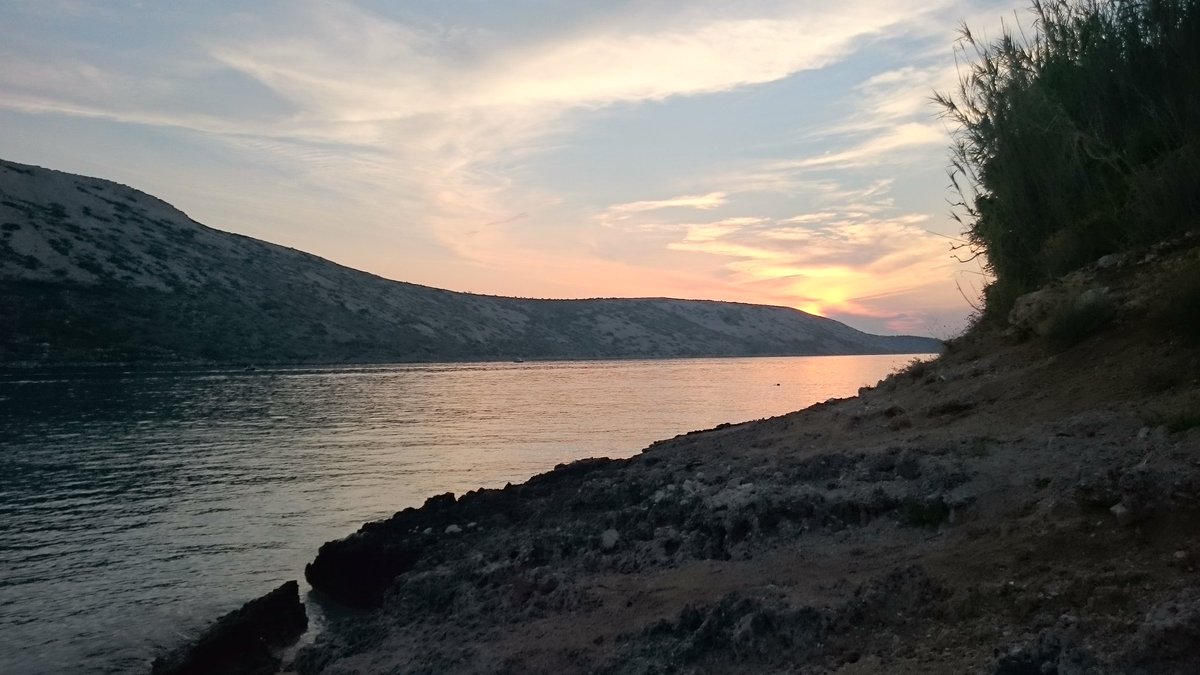 Stanko777M's tweet photo. Sunce zašlo,jedva čekam topli auto https://t.co/BGR2MFWzHW
