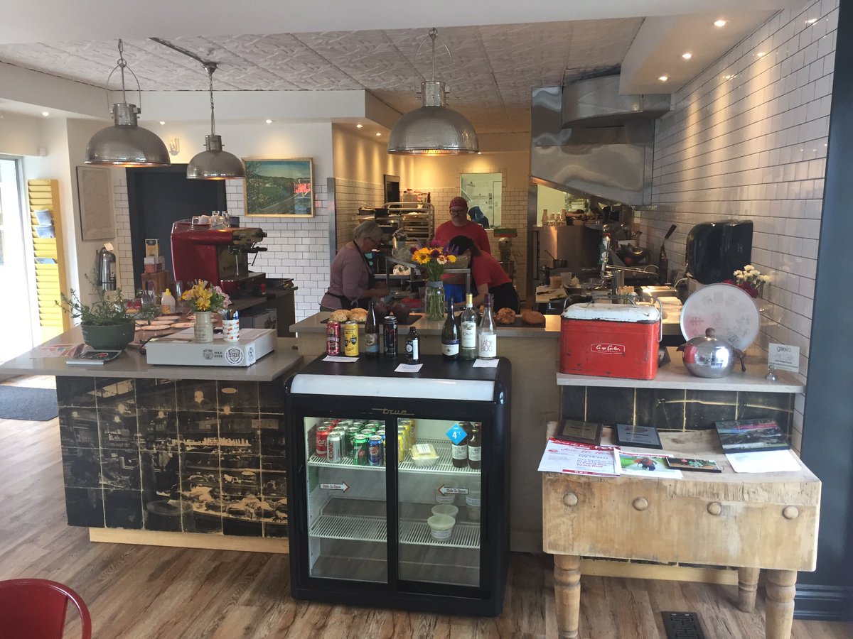 Touring on, we've just arrived <a href="/BECateringPTBO/">BE Catering</a> If you haven't been to the new restaurant be sure to stop by, it's a treat! @pktourism
