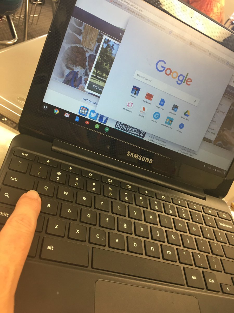 sturges_lisa's tweet photo. Diving into chrome books! Seriously, how did I not notice this button before? #palmtotheforeheadmoment #KellerU #presenterselfie https://t.co/9s9PfNdgzH