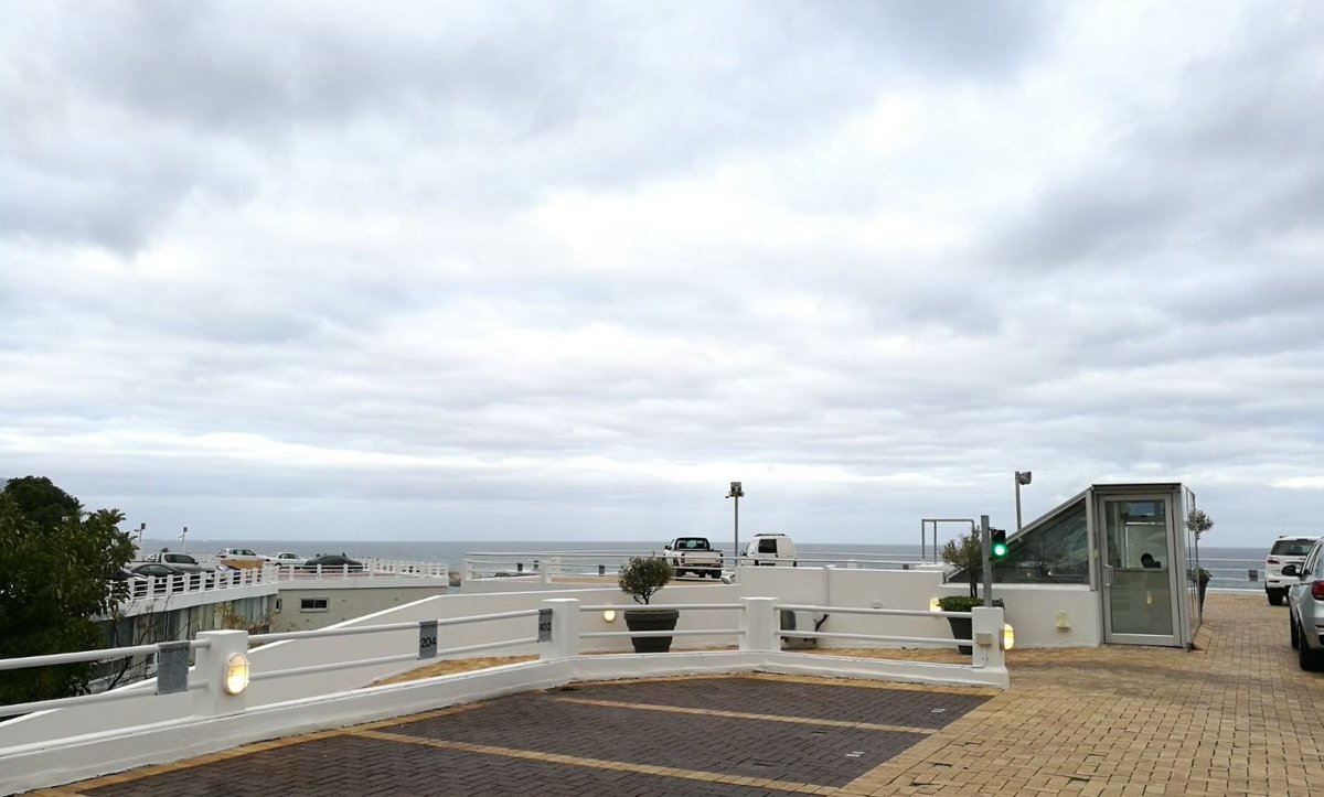 jacarandafm's tweet photo. R1mil for Clifton parking space https://t.co/gH4E4kAaAY? https://t.co/ZXuwDXNJkc