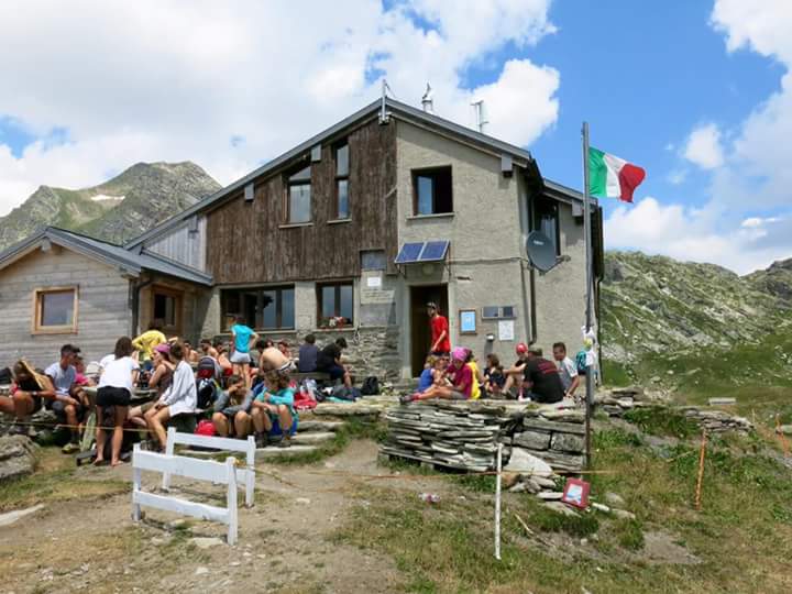 MCristinafernn's tweet photo. Rifugio #Bertacchi, lago Emet♡
#ValleSpluga https://t.co/jVGXVln4ED