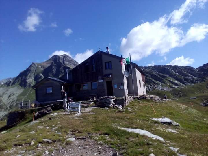 MCristinafernn's tweet photo. Rifugio #Bertacchi, lago Emet♡
#ValleSpluga https://t.co/jVGXVln4ED